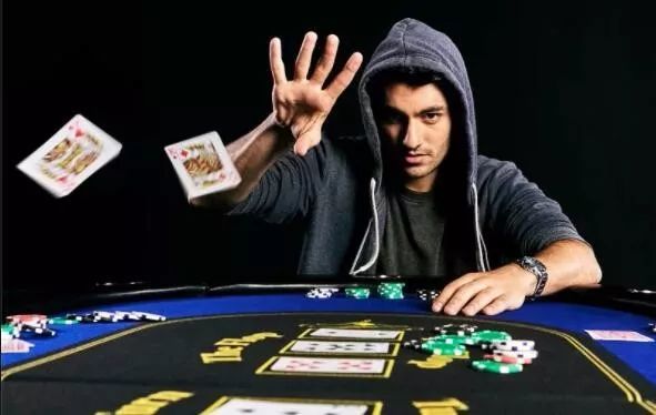 起手牌就是你的第一张底牌必须打得稳